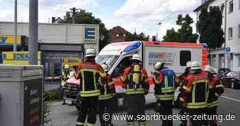 Stinkende Substanz: Polizei lässt Edeka-Markt in Saarbrücken-Brebach räumen – Kunden klagen über Übelkeit (mit Bildern vom Einsatz) - Saarbrücker Zeitung