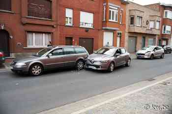 Kop-staartbotsing tussen drie voertuigen in Menen zorgt gelukkig enkel voor blikschade - KW.be - KW.be
