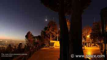 You can watch the rare 5-planet alignment in a live webcast for free today