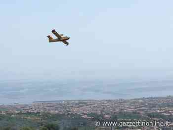 Giarre, incendio a monte di Macchia. Intervento anche di un canadair - Gazzettinonline