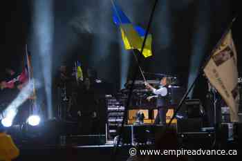 Paul McCartney wows Glastonbury with Dave Grohl and The Boss - Virden Empire Advance