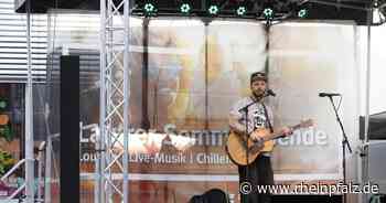 Strand-Atmosphäre vor der Stiftskirche - Rheinpfalz.de