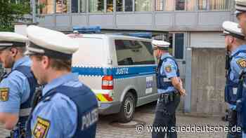 Mordprozess um zwei erschossene Polizisten hat begonnen - Süddeutsche Zeitung - SZ.de