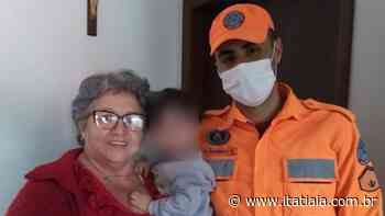 Por telefone, mãe e bombeiros salvam criança engasgada com leite em Piumhi - Itatiaia