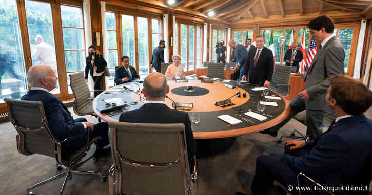 Vertice G7, appena accennato il tema del tetto al prezzo del petrolio russo. Draghi: “Ridurre per sempre la dipendenza da Mosca”