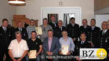 Adenstedter Feuerwehr ehrt und befördert ihre Mitglieder