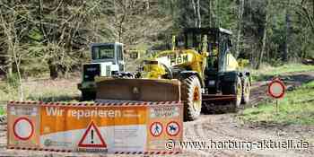 Schotter und schwere Maschinen: Im Höpen werden die Wege erneuert - Harburg aktuell
