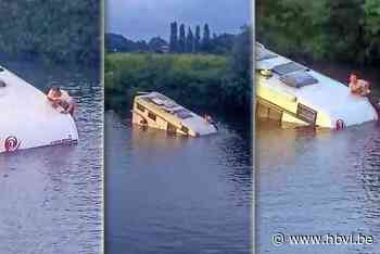 Bizarre beelden: camperdief belandt in de Maas, maar geeft ook niet op als de politie massaal arriveert