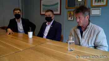 Sean Penn helps Ukrainian fighter pilots lobby for US aid - CNN