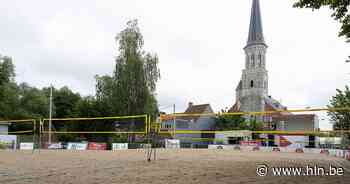 Meer dan 1.000 ton zand maakt sportstrand van kerkplein - Het Laatste Nieuws