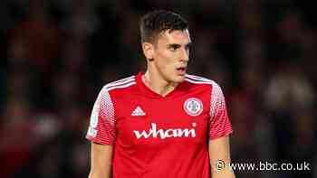 Ross Sykes: Accrington Stanley centre-back signs for Union SG