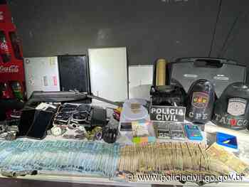 Operação deflagrada em Trindade apreende objetos produto de roubo, drogas e dinheiro - policiacivil.go.gov.br