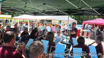 Hühnchen sind der Renner - Große Resonanz bei Göckelesfest der Erzinger Narren - Schwarzwälder Bote