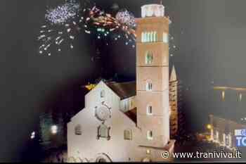 "Fuochi d'artificio illuminano la notte di Trani": le immagini spettacolari al TG5 - TraniViva