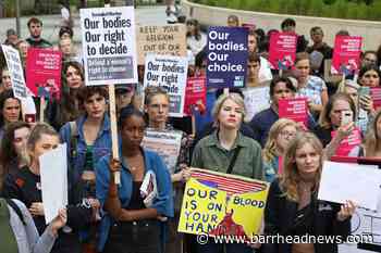 Protests in UK after overturning of Roe v Wade abortion rights - Barrhead News