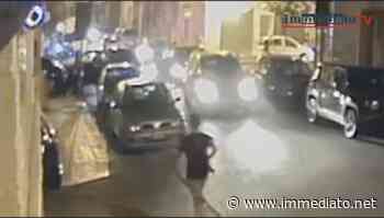 Foggia come una pista di Formula 1, folle inseguimento in pieno centro. Fuggitivo si schianta contro auto in sosta - l'Immediato