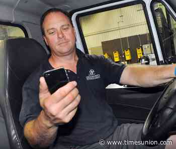 Verizon is offering a $2,500 sign-on bonus for new retail sales representatives for its smart phones and services - Times Union