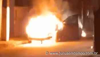 VÍDEO: Veículo pega fogo em frente a Prefeitura de Cruzeiro do Sul - Jurua em Tempo