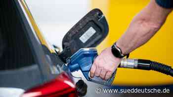 Lindner gegen Fortsetzung von Tankrabatt und 9-Euro-Ticket - Süddeutsche Zeitung - SZ.de