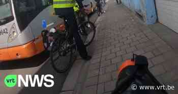 Fietsers en buschauffeurs wisselen in Brussel van rol voor meer verkeersveiligheid en meer respect - VRT NWS