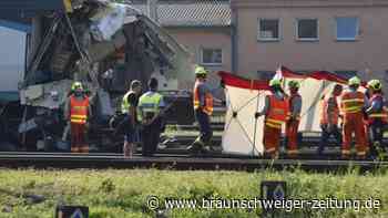 Zug kollidiert in Tschechien mit Rangierlok - ein Toter