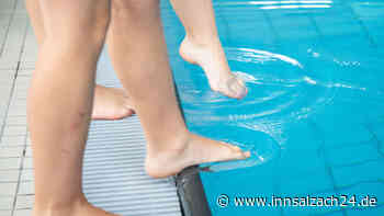 Person verprügelt und beklaut: Jugendliche wüten im Mühldorfer Freibad