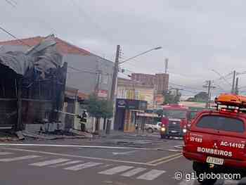 Incêndio deixa loja de pneus completamente destruída em Assis - Globo.com