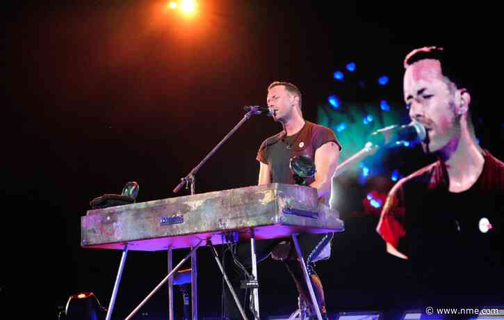 Watch Chris Martin take over a family pub’s piano to play Coldplay’s ‘A Sky Full of Stars’