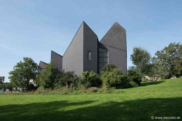 Besuch im Backenzahn  - Ausstellung zu Gottfried Böhms St. Hubertus-Kirche in Aachen