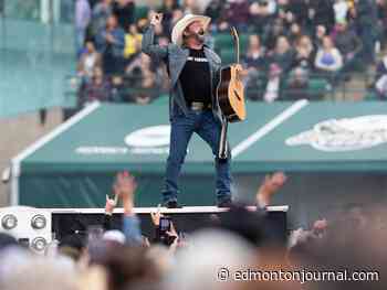 In photos: Garth Brooks dazzles concert goers in Edmonton - Edmonton Journal