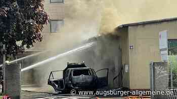 Brennendes Auto setzt in Neu-Ulm ein Haus in Brand – mit Video