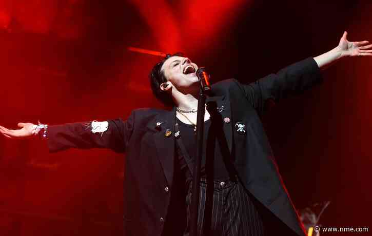 Watch Yungblud debut new song ‘Tissues’ at Glastonbury