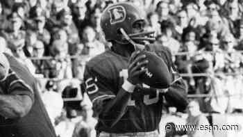 Briscoe, 1st Black starting QB in AFL, dies at 76