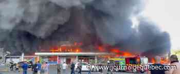[PHOTOS] Une frappe sur un centre commercial en Ukraine fait au moins 10 morts et 40 blessés