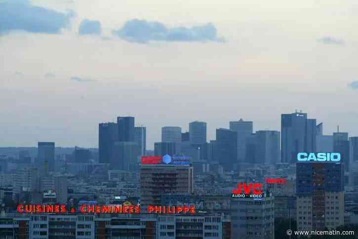 Pourquoi ne pas éteindre les panneaux publicitaires lumineux la nuit pour réduire la consommation d'énergie?