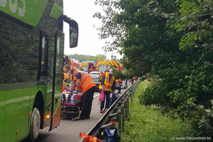 Drie West-Vlamingen ontsnappen aan de dood bij crash FlixBus: “We vermoeden dat de chauffeur in slaap is gevallen”