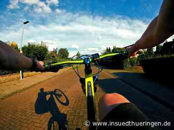 Kopfverletzungen - Radfahrer kracht in Postauto - inSüdthüringen