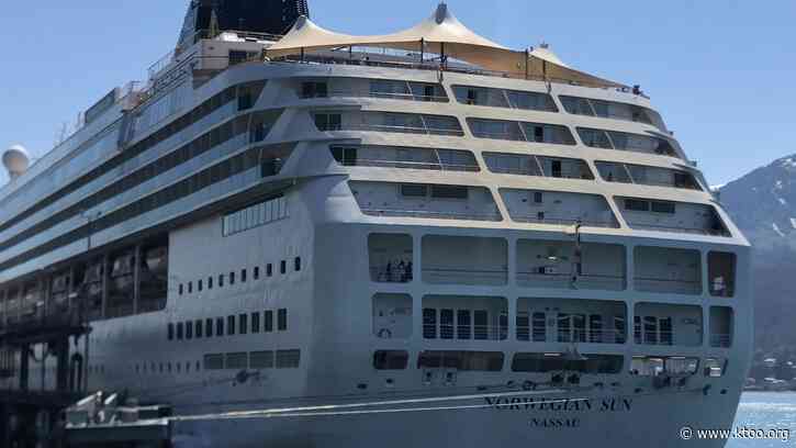Norwegian Sun cruise ship docks in Juneau after hitting iceberg