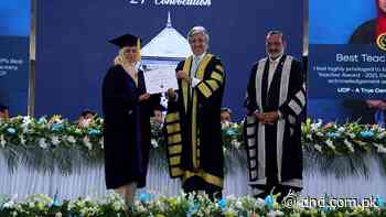 Dr. Muneeba Fatima Zahra bags the Best Teacher of University Award - Dispatch news Desk