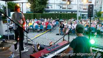 Aichach: Adrian Winkler verbreitet mit seiner Musik gute Laune im Spitalhof | Aichacher Nachrichten - Augsburger Allgemeine
