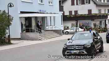 Alarm bei der Volksbank - Drei Polizeistreifen in Tennenbronn im Einsatz - Schwarzwälder Bote