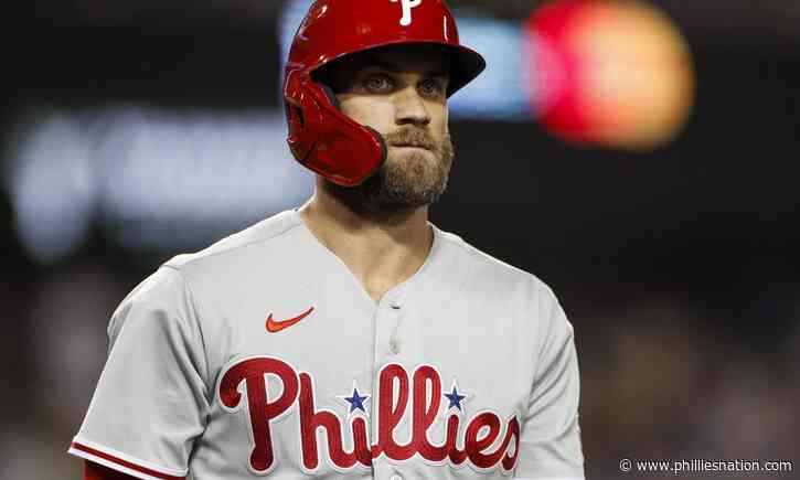 Bryce Harper leaves game with fractured thumb