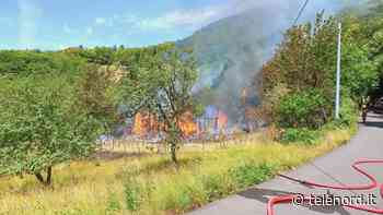 Busalla, in fiamme una cascina in via Costalovaia: vigili del fuoco al lavoro per ore - Telenord.it