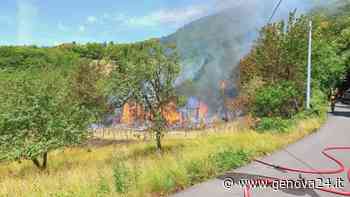 Incendio a Busalla, a fuoco una cascina in via Costalovaia: completamente distrutta - Genova24.it