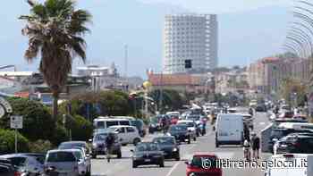 Sosta a Marina di Massa, l'orario cambia dopo le proteste dei commercianti - Il Tirreno