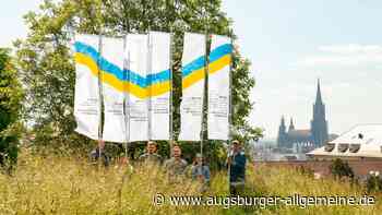 Die Fahnen des Donaufestes erstrahlen in den Farben der Ukraine