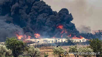 Roma in fiamme, gli incendi circondano la Capitale. Cronaca di un lunedì di fuoco