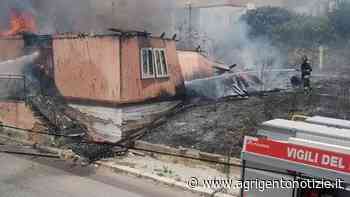 Prende fuoco l'erba secca: distrutta la chiesetta del "Bonocore" - AgrigentoNotizie