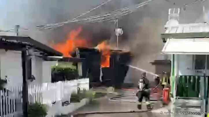 Segrate, incendio nel villaggio dei “giostrai”. Parte una raccolta fondi per le famiglie che hanno perso tutto - MI-LORENTEGGIO.COM - LE ULTIME NOTIZIE DI CRONACA, POLITICA, ANNUNCI, SPORT, FOTO E VIDEO DI MILANO E LA LOMBARDIA - Mi-Lorenteggio