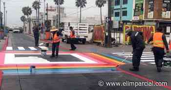 Pintan con la bandera arcoíris calle en Zona Turística de Rosarito - El Imparcial
